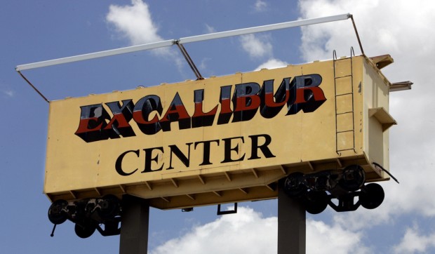 Tucson Oddity: Boxcar in air has pulled in shoppers for 4 decades